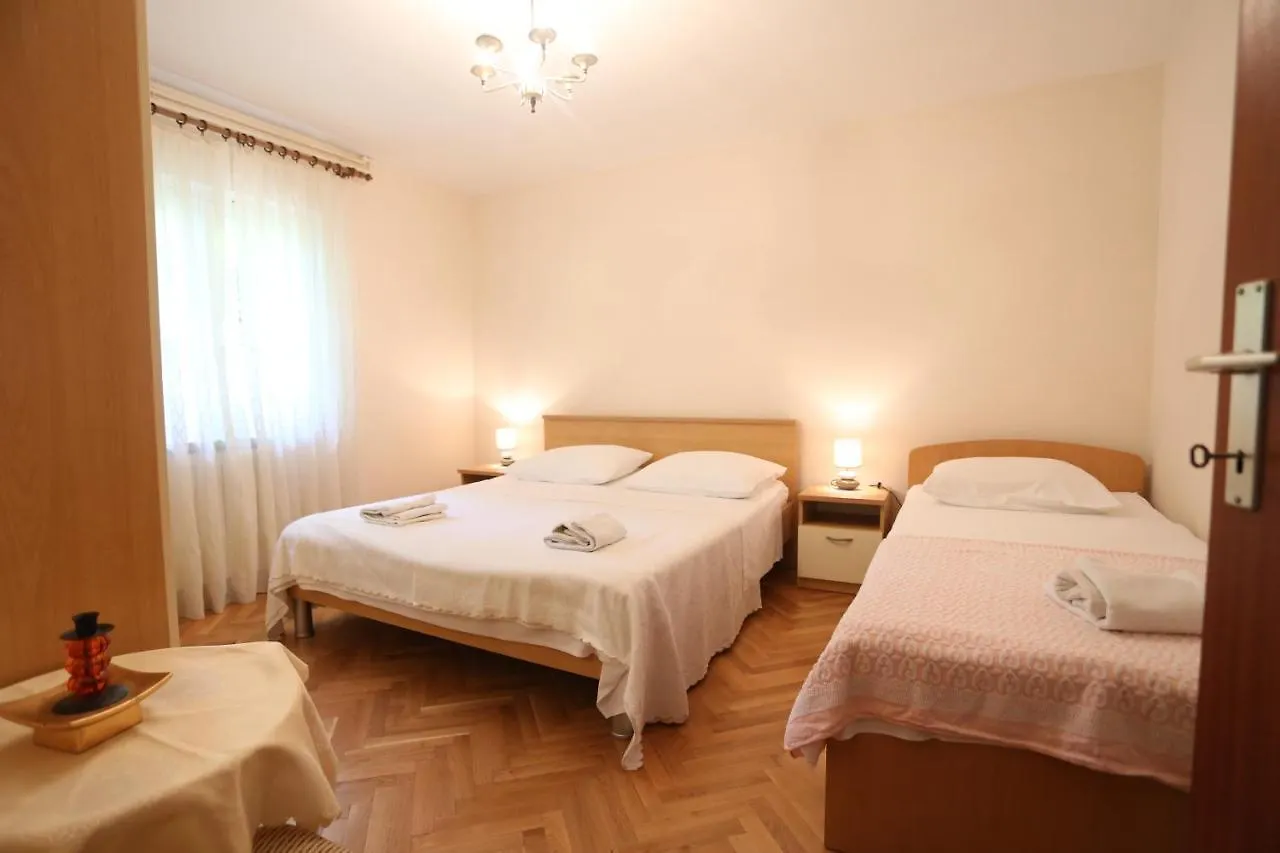 Apartments Slavica Trogir 0*,